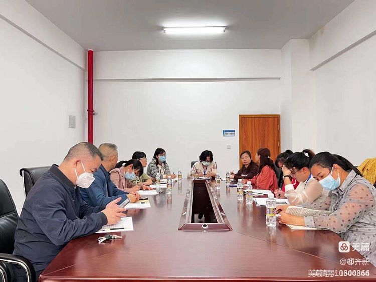 集思广益提实效 同课异构绽光彩――记欧乐影院
语文送教教研活动