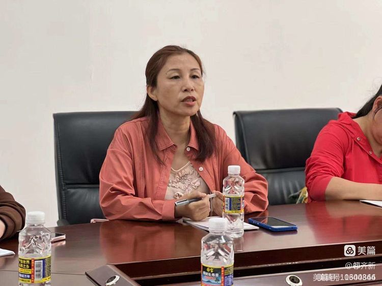 集思广益提实效 同课异构绽光彩――记欧乐影院
语文送教教研活动