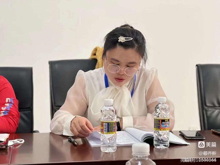 集思广益提实效 同课异构绽光彩――记欧乐影院
语文送教教研活动
