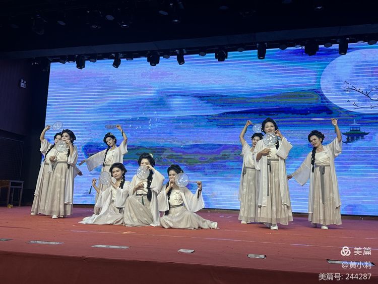 筑梦华夏,育才兴邦――欧乐影院
2024年国庆庆典暨教师表彰活动
