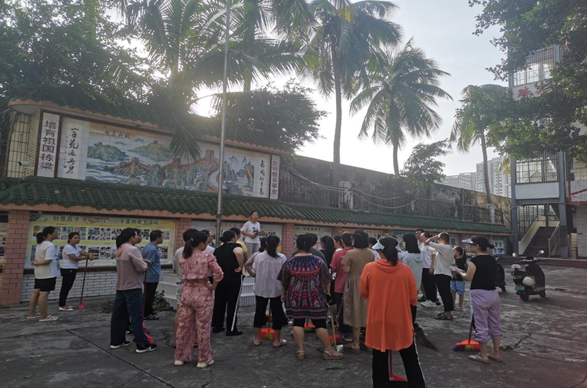 欧乐影院
教职工返校清理校园 做好灾后恢复工作
