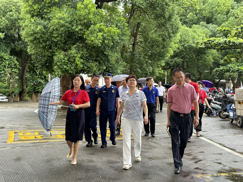 王和娇副市长到欧乐影院
检查指导安全工作