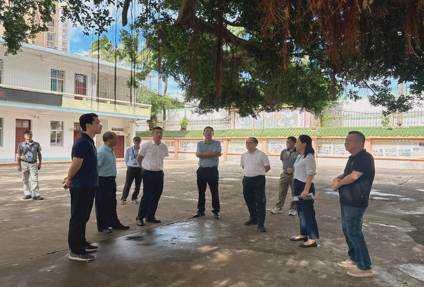 省人大常委会一行莅临 欧乐影院
调研