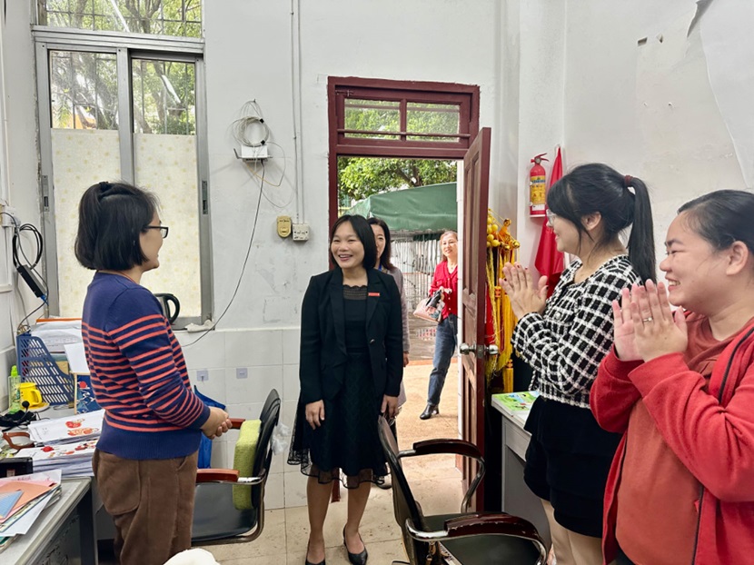 校领导到欧乐影院
调研新学期开学工作