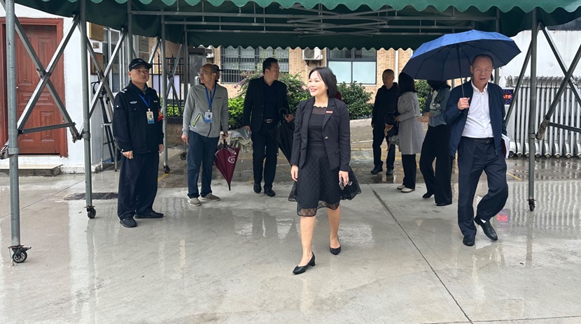 校领导到欧乐影院
调研新学期开学工作