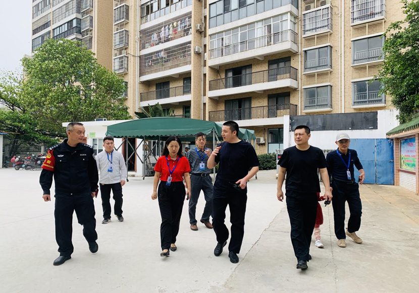 琼山区忠介派出所许健一行到 欧乐影院
进行安全检查指导工作